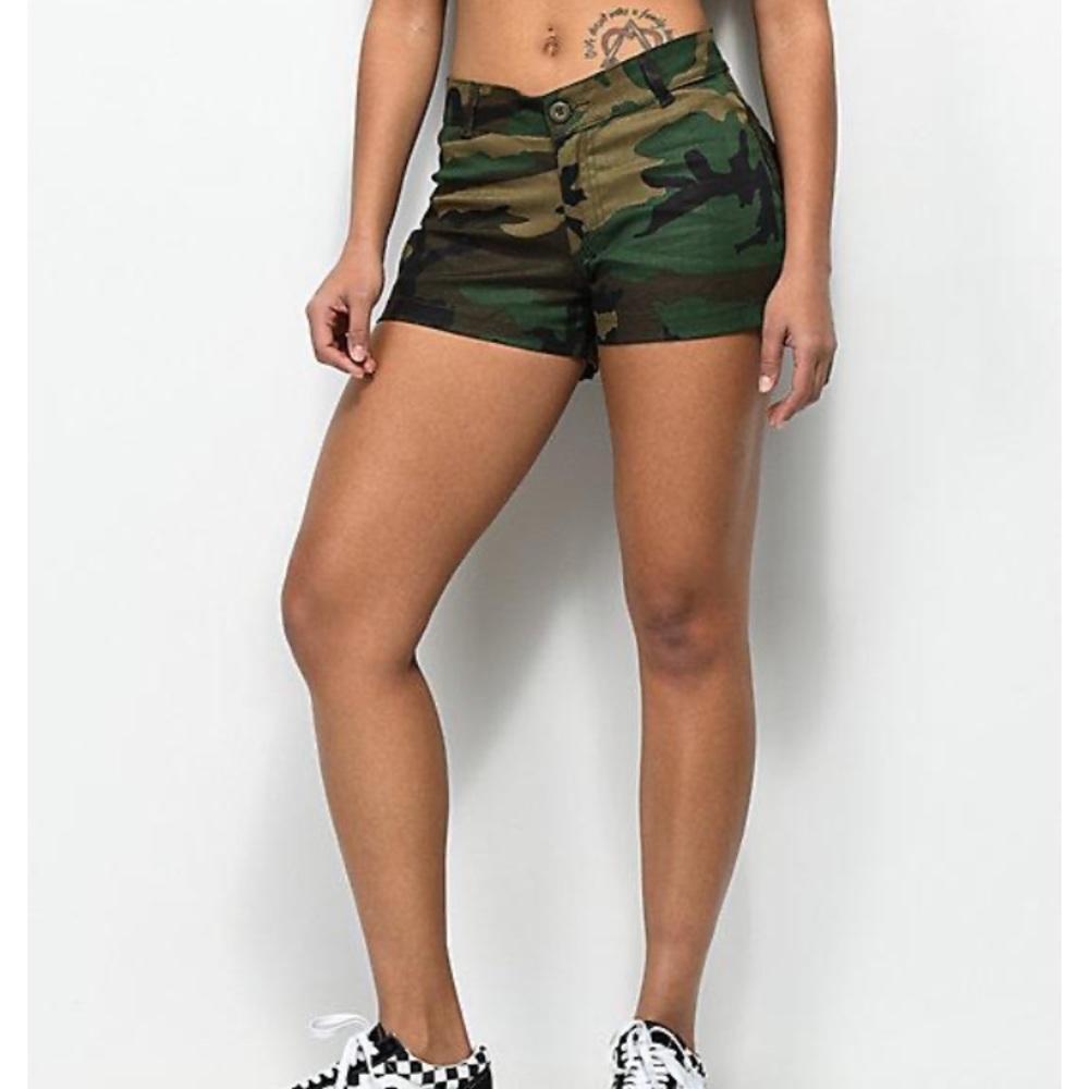 BDG free people camo cuffed cargo shorts like new
